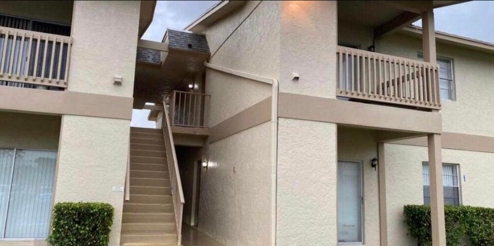 1830 Abbey Rd-Unit -J 206 in West Palm Beach, FL - Building Photo