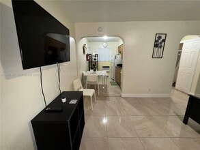 2305 Monroe St in Hollywood, FL - Building Photo - Building Photo