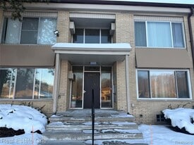 25835 Lahser Rd in Southfield, MI - Building Photo