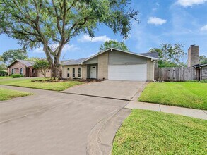 2123 Quail Valley E Dr in Missouri City, TX - Building Photo - Building Photo