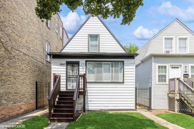 property at 4646 W Warwick Ave