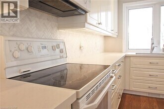 14 Oceanic Dr in Hamilton, ON - Building Photo - Building Photo