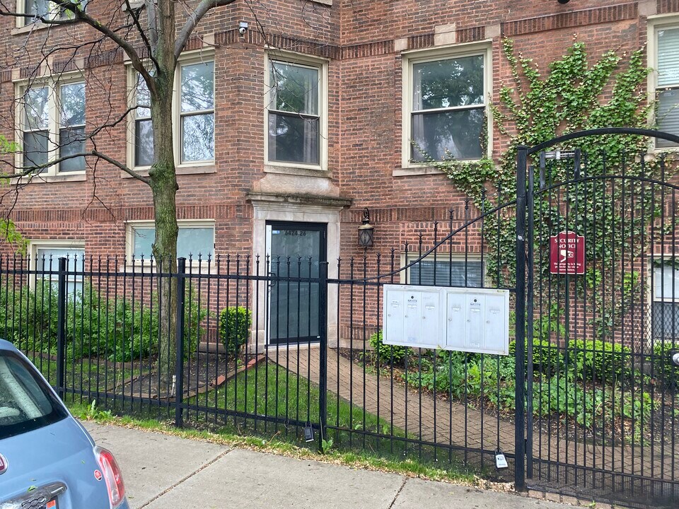 6424 S Woodlawn Ave in Chicago, IL - Building Photo