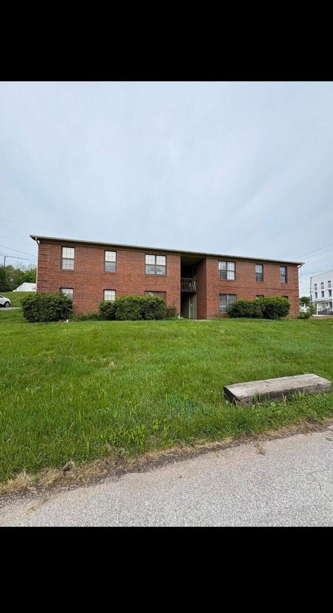 property at 121 N Brand St