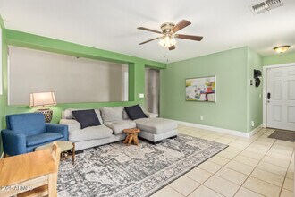 9435 W Terri Lee Dr in Phoenix, AZ - Building Photo - Building Photo
