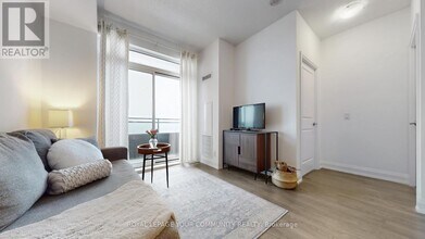 7900 Bathurst St in Vaughan, ON - Building Photo - Building Photo