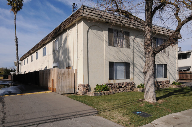 Halo House Transitional Housing in Modesto, CA - Building Photo - Building Photo