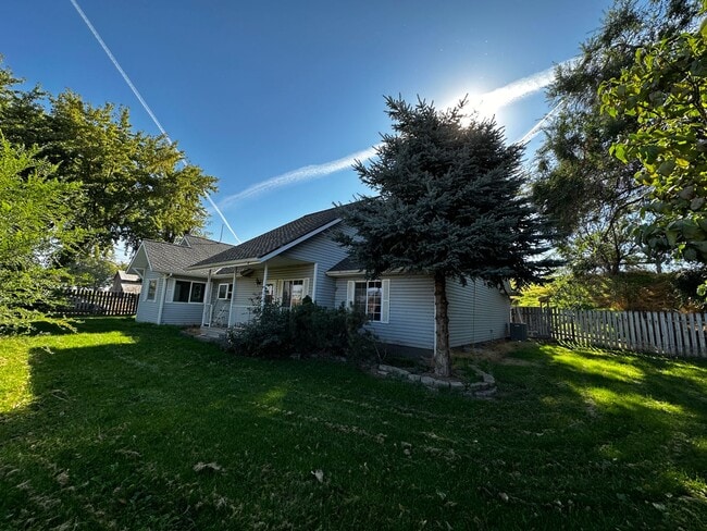 45746 Mission Rd in Pendleton, OR - Building Photo - Building Photo
