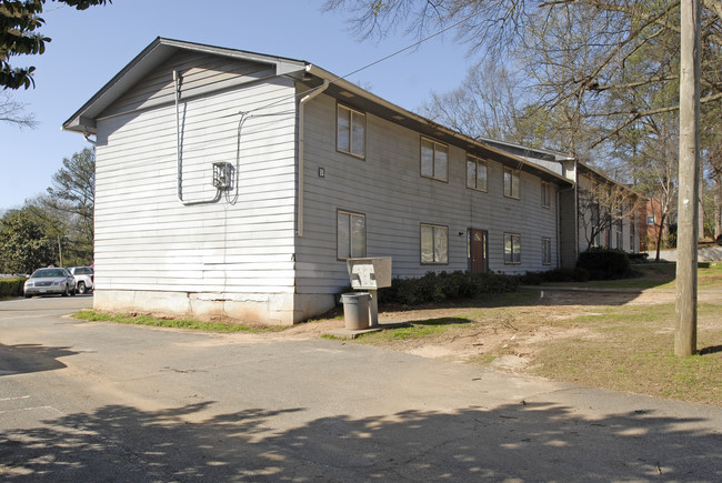 The Oaks at Woodland in Atlanta, GA - Building Photo - Building Photo