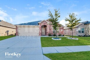 1218 Meadow Creek Dr in Princeton, TX - Building Photo