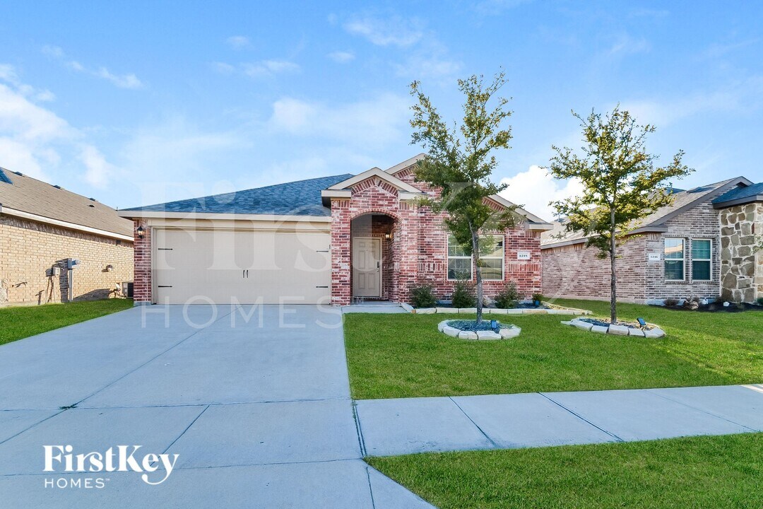 1218 Meadow Creek Dr in Princeton, TX - Building Photo