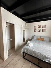 2213 E Oakey Blvd in Las Vegas, NV - Building Photo - Building Photo