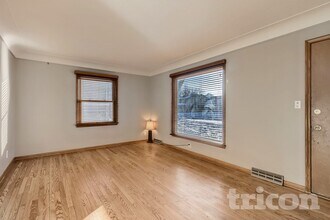 6921 Russell Ave S in Minneapolis, MN - Foto de edificio - Building Photo