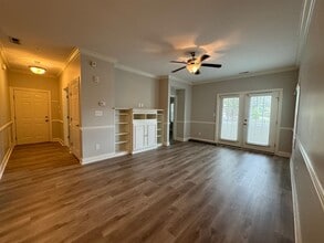 321 Gallery Dr in Spring Lake, NC - Building Photo - Building Photo