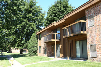 Westwood Village Apartments in Westland, MI - Building Photo - Building Photo