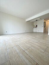 16046 Wyandotte St in Los Angeles, CA - Building Photo - Building Photo