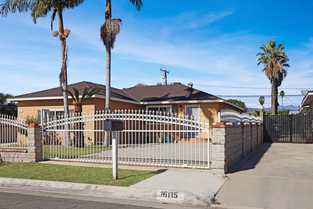 16115 Dubesor St in La Puente, CA - Foto de edificio