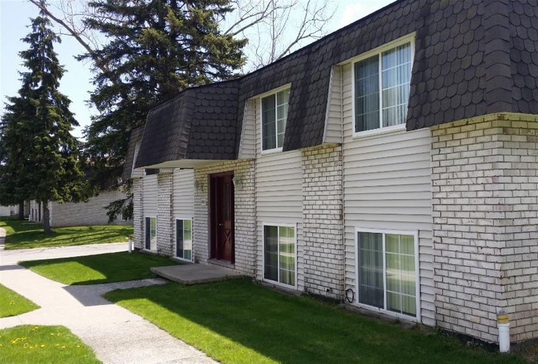 Covington Cove Apartments in Saginaw, MI - Foto de edificio