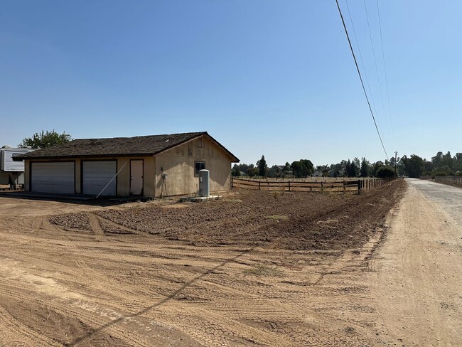 9375 E Bullard Ave. in Clovis, CA - Foto de edificio - Building Photo