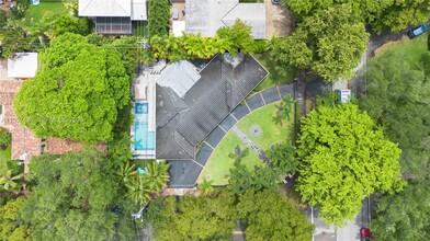 711 Sunset Rd in Coral Gables, FL - Building Photo - Building Photo