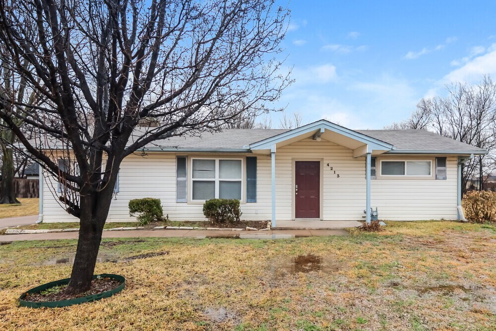 4213 Kirby St in Rowlett, TX - Building Photo