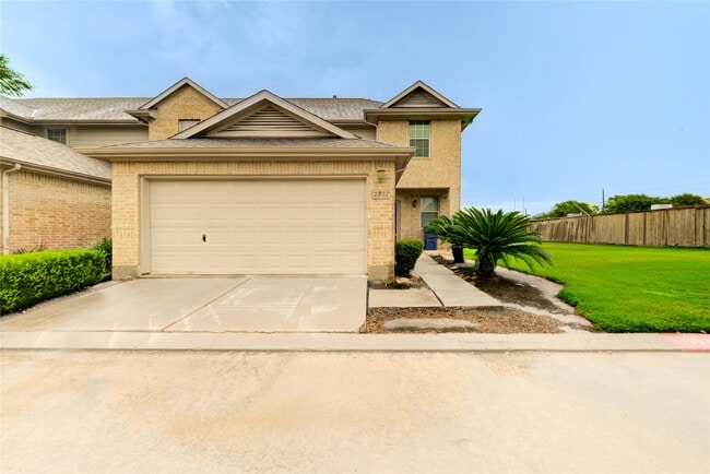 property at 2931 Meadowglen Cove