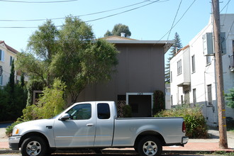 1243 Capuchino Ave in Burlingame, CA - Building Photo - Building Photo