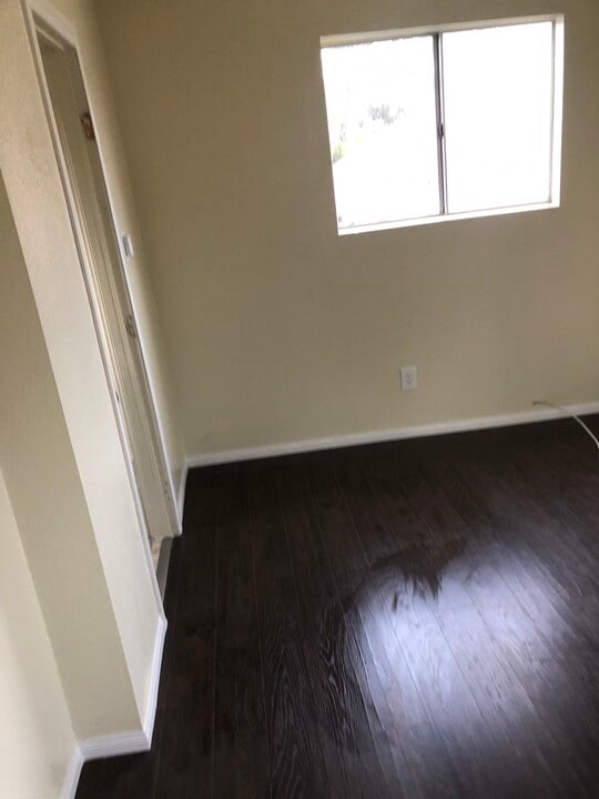716 1/2 W 60th St in Los Angeles, CA - Building Photo