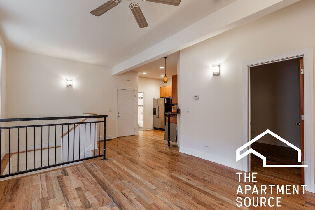 2835 N Damen Ave, Unit 1R in Chicago, IL - Building Photo
