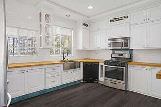 850 N Poinsettia Pl in Los Angeles, CA - Foto de edificio - Building Photo