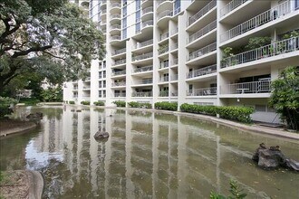 469 Ena Rd, Unit 1407 in Honolulu, HI - Building Photo - Building Photo