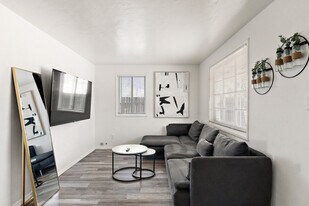 639 W Pepper Pl in Mesa, AZ - Building Photo