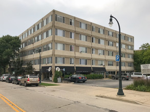 Oakland Avenue Apartments in Shorewood, WI - Foto de edificio - Building Photo