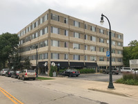 Oakland Avenue Apartments in Shorewood, WI - Building Photo - Building Photo