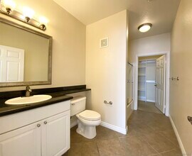 9263 Regents Rd-Unit -B108 in San Diego, CA - Building Photo - Building Photo
