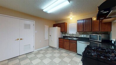 1724 Boardwalk Ct, Unit 6243-04 in College Station, TX - Building Photo - Building Photo