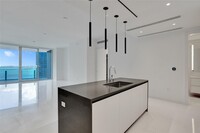 300 Biscayne Boulevard Way, Unit #2105 in Miami, FL - Foto de edificio - Building Photo