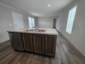 4620 Hemlock Loop in Village of Clarkston, MI - Building Photo - Building Photo