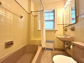59 Ackers Ave in Brookline, MA - Foto de edificio - Building Photo