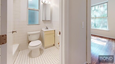 214 E 85th St in New York, NY - Building Photo - Building Photo
