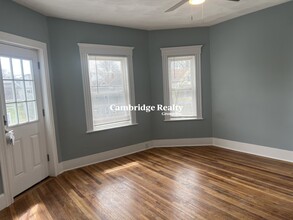 35 Cameron Ave, Unit 2 in Somerville, MA - Building Photo - Building Photo
