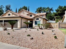 6821 Pheasant Run Cir in Riverside, CA - Building Photo
