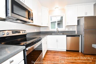 11109 SE 52nd Ave in Milwaukie, OR - Building Photo - Building Photo