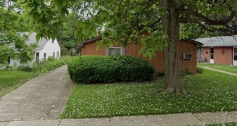 27 W Parkwood Dr in Fairborn, OH - Building Photo