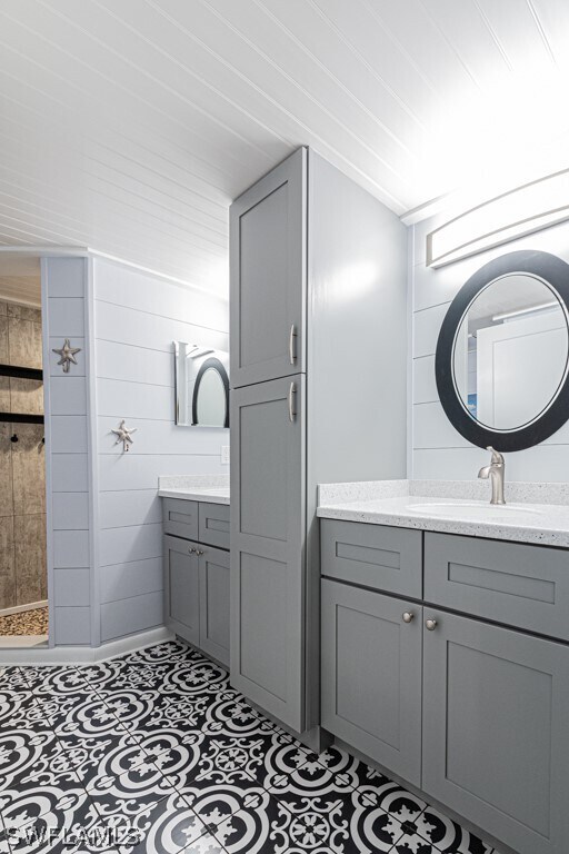 2132 Tama Cir in Naples, FL - Building Photo - Building Photo