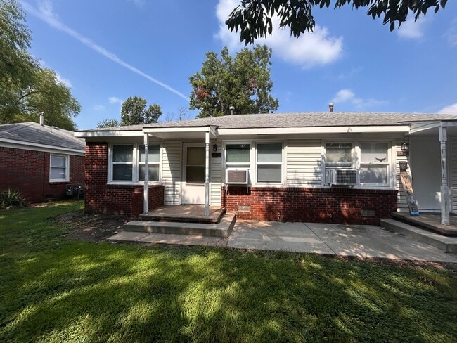 property at 2207 S Minneapolis St