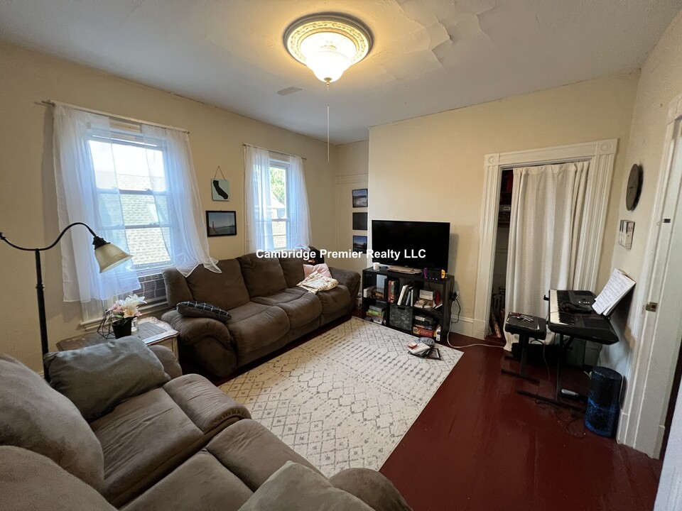 21 Thorndike St in Somerville, MA - Foto de edificio