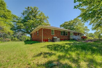 1921 W Hightower Trail in Conyers, GA - Foto de edificio - Building Photo