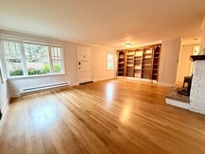 14320 22nd Ave NE in Seattle, WA - Building Photo - Building Photo