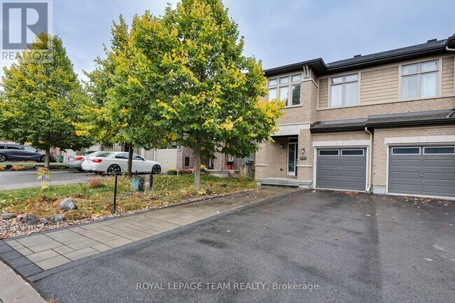 868 Fletcher Cir in Ottawa, ON - Building Photo - Building Photo